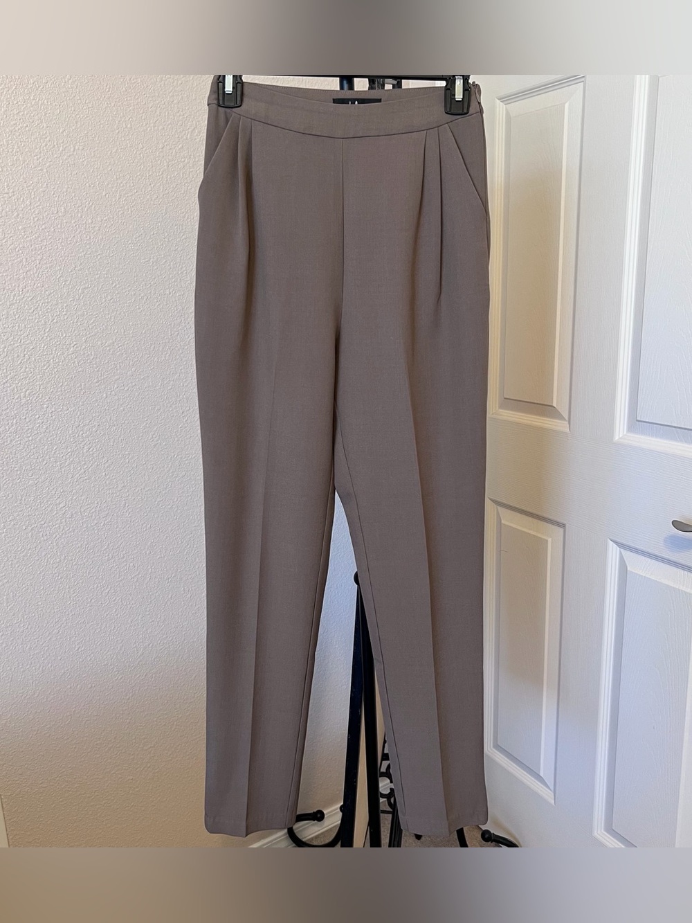 NWOT Lulu’s pleated mocha trousers